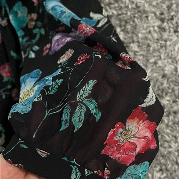 EXPRESS BLACK ROMPER WITH FLORAL DESIGN - Picture 12 of 13